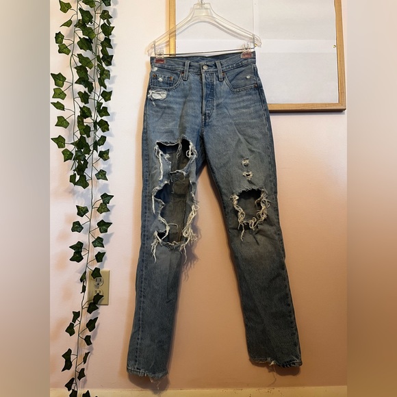 Levi 501 Distressed Women's Jeans. - Picture 10 of 14